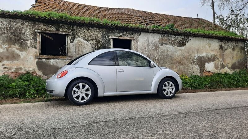 Usado VW Beetle 90 HP (66 kW) 2008 Cinzento Citadino