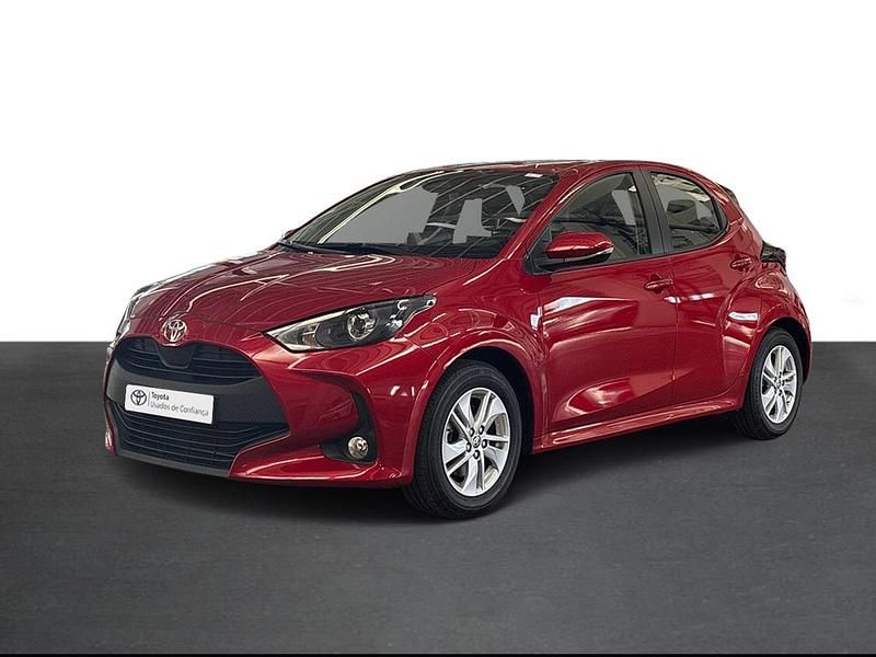 Vermelho (pintura metalizada especial) Usado 2024 Toyota Yaris Comfort | € 24.750 (Preço justo) - Imagem 1/4