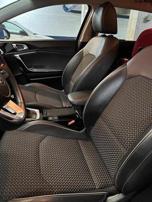 Preto Usado 2019 Kia Ceed Citadino | € 15.250 (Preço elevado) - Imagem 1/4