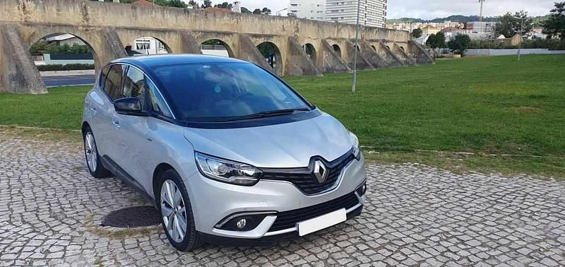 Cinzento Usado 2019 Renault Scénic Monovolume | € 15.990 - Imagem 1/4