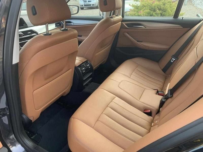 Usado BMW 520 190 HP (139 kW) 2018 Cinza Sedan