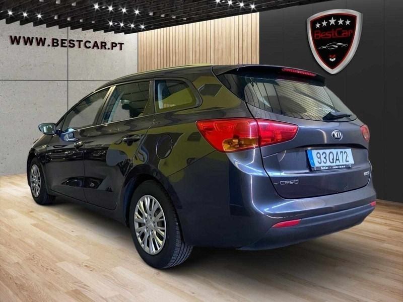 Usado Kia Ceed 90 HP (66 kW) 2015 Cinzento Citadino