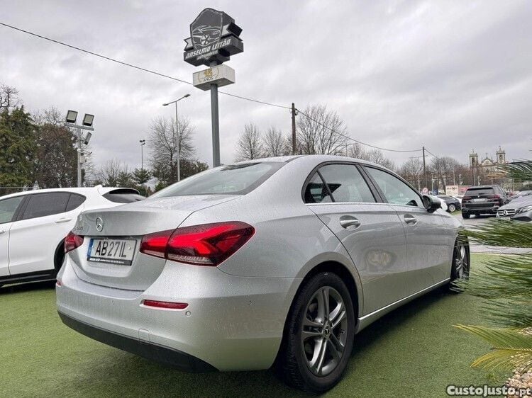 Cinza Usado 2020 Mercedes A200 Style Sedan | € 28.750 (Preço justo) - Imagem 1/1