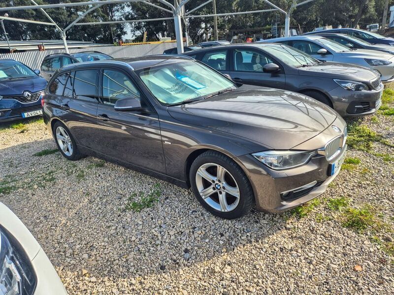 Castanho Usado 2015 BMW 318 Luxury Line Carrinha | € 16.990 (Caro) - Imagem 1/4