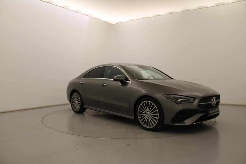 Usado Mercedes CLA200 AMG line 150 HP (110 kW) 2025 Cinzento Sedan