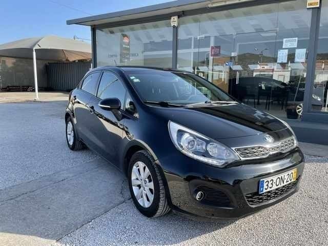 Usado Kia Rio 80 HP (58 kW) 2014 Preto Citadino