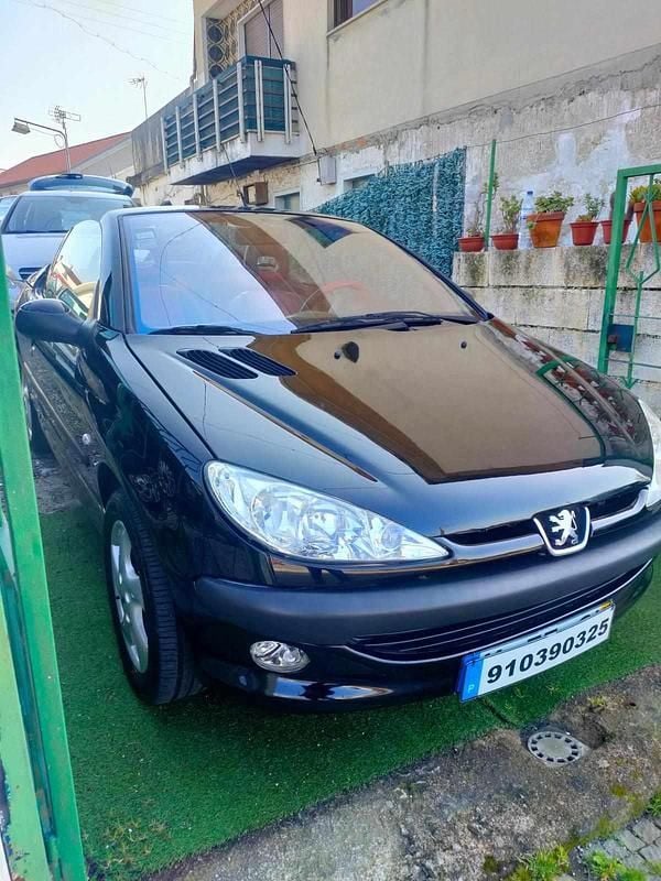 Usado Peugeot 206 109 HP (80 kW) 2001 Preto Cabrios