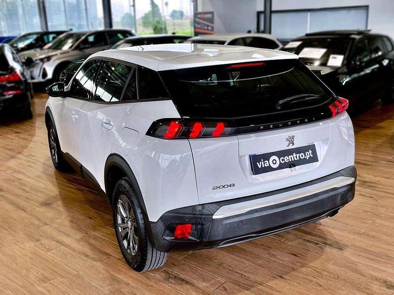 Usado Peugeot 2008 Active 102 HP (75 kW) 2021 Branco SUV