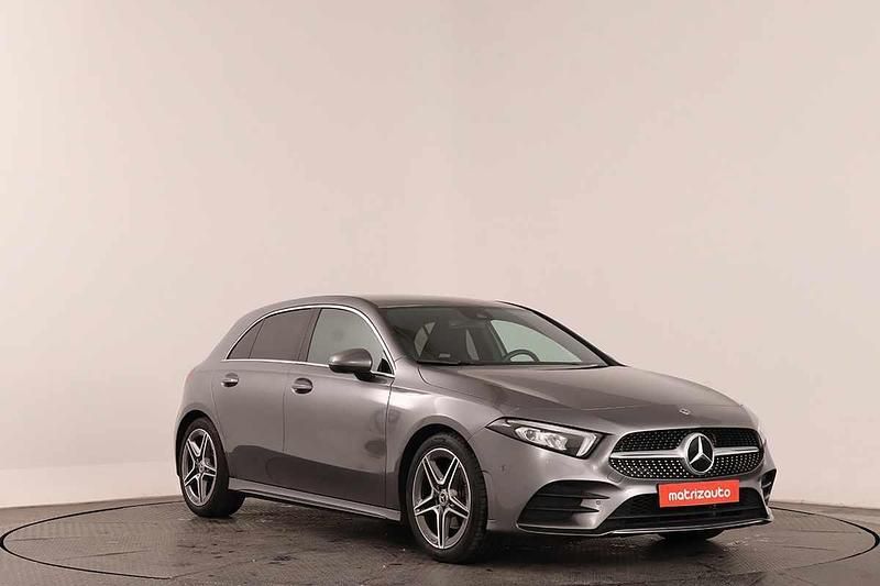 Cinzento Usado 2019 Mercedes A200 Citadino | € 34.499 - Imagem 1/4