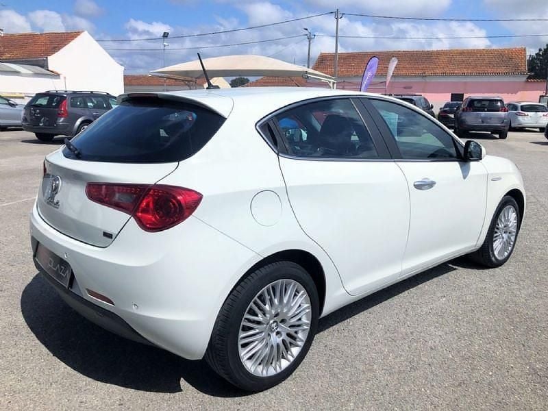 Usado Alfa Romeo Giulietta Exclusive 105 HP (77 kW) 2012 Branco