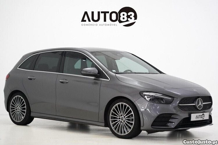 Cinza Usado 2023 Mercedes B200 AMG line Monovolume | € 33.990 - Imagem 1/1