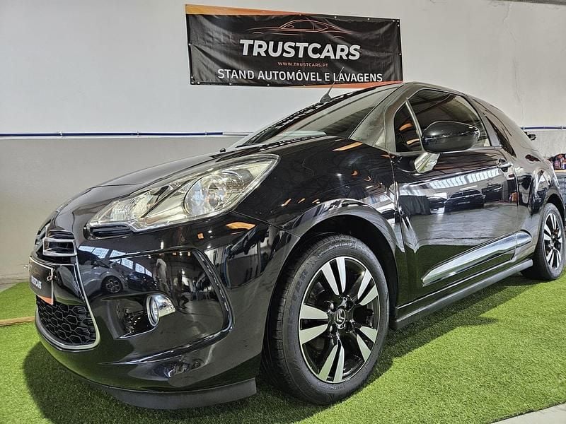 Usado Citroën DS3 Cabriolet Chic 82 HP (60 kW) 2013 Preto Cabrios