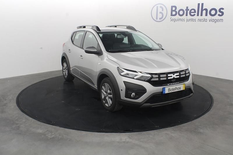 Cinza Usado 2023 Dacia Sandero Expression | € 16.900 (Preço justo) - Imagem 1/4