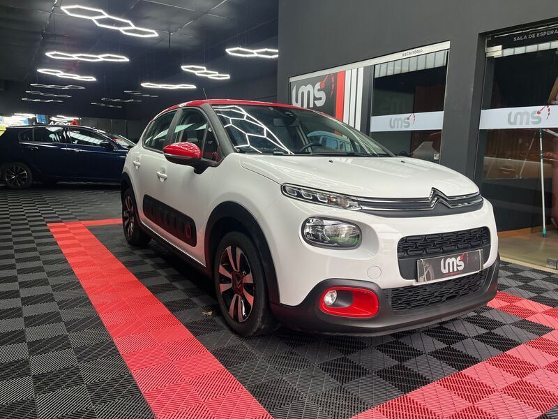 Branco Usado 2018 Citroën C3 PureTech Citadino | € 11.950 (Preço elevado) - Imagem 1/4