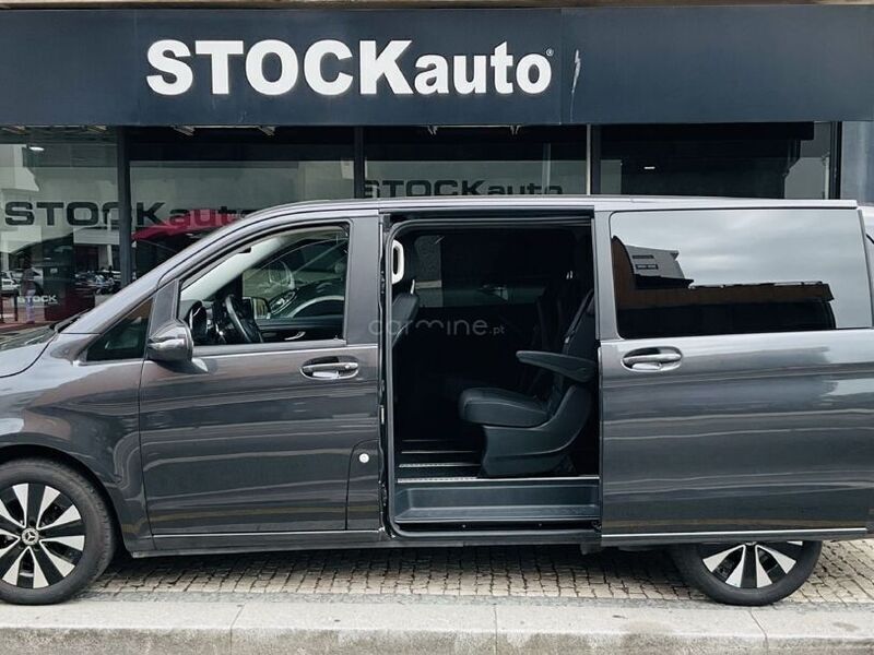 Preto Usado 2022 Mercedes V220 Monovolume | € 63.500 - Imagem 1/1