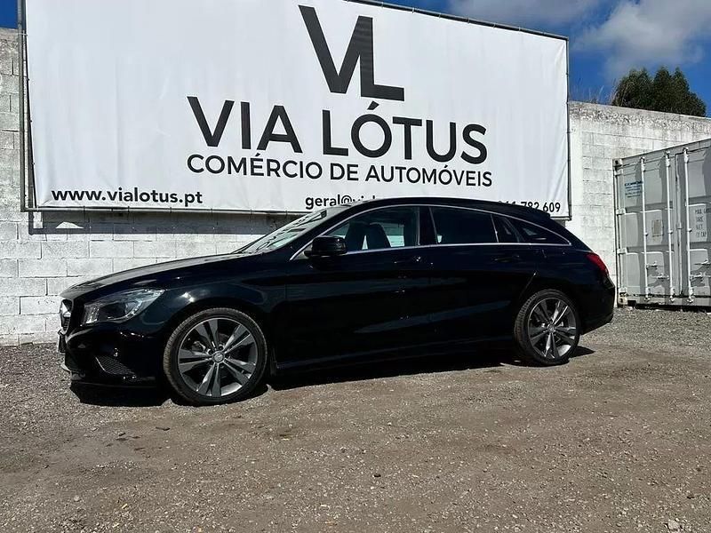 Usado Mercedes CLA180 Shooting Brake Style 116 HP (85 kW) 2016 Preto Carrinha