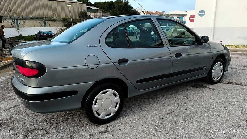 Usado 1998 Renault Mégane Sedan | € 2.950 - Imagem 1/4
