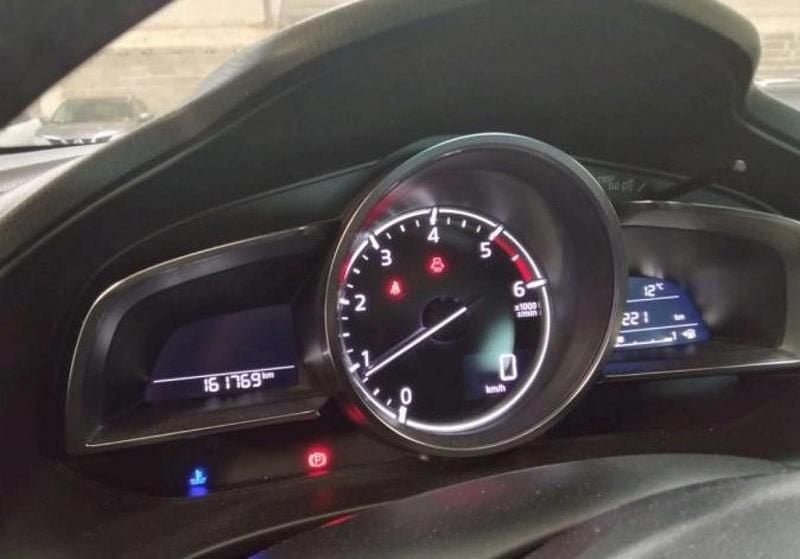 Usado Mazda 3 105 HP (77 kW) 2018 Cinzento