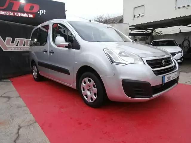 Usado Peugeot TePee 100 HP (73 kW) 2016 Cinza Carrinha