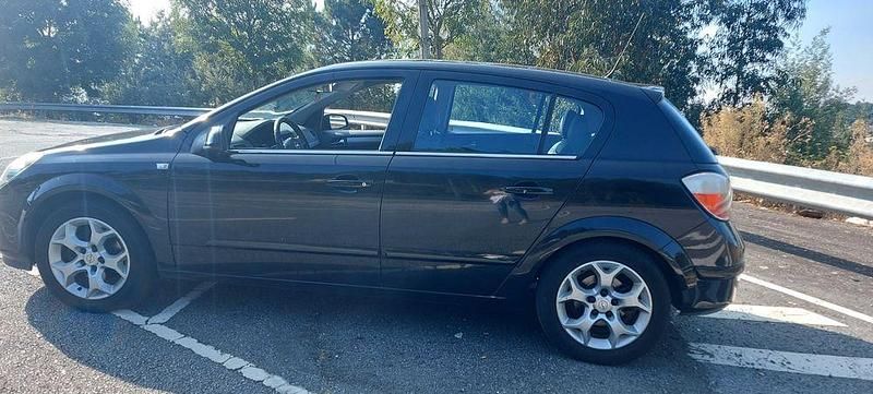 Usado Opel Astra 74 HP (54 kW) 2006 Sedan