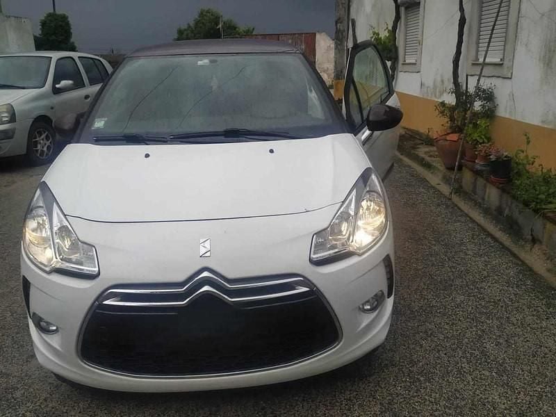 Branco Usado 2017 Citroën DS3 Citadino | € 3.000 - Imagem 1/4