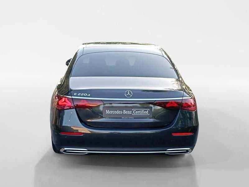 Usado Mercedes E220 Avantgarde 194 HP (142 kW) 2025 Preto Sedan