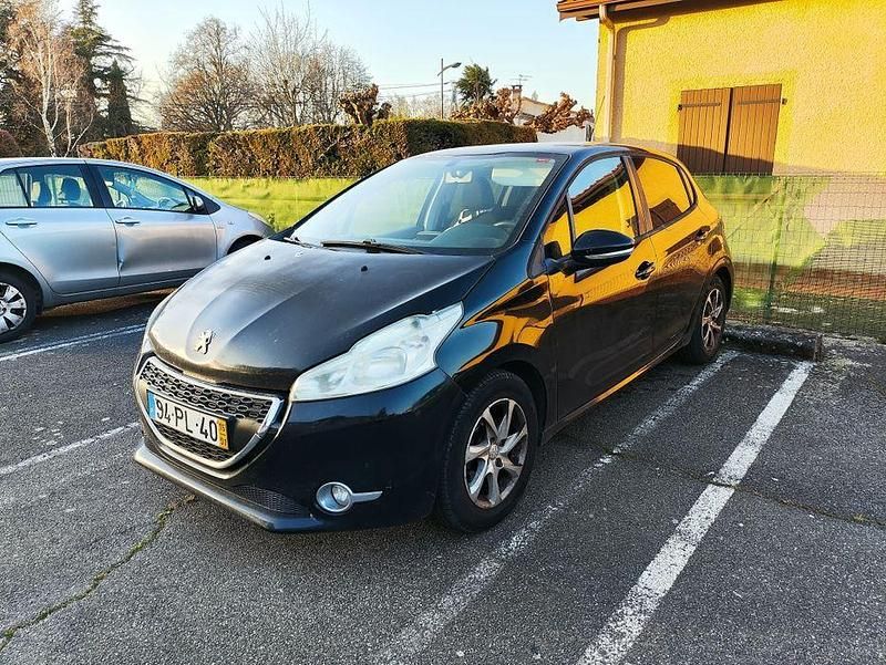Usado 2015 Peugeot 208 Active Citadino | € 10.000 (Preço justo) - Imagem 1/4