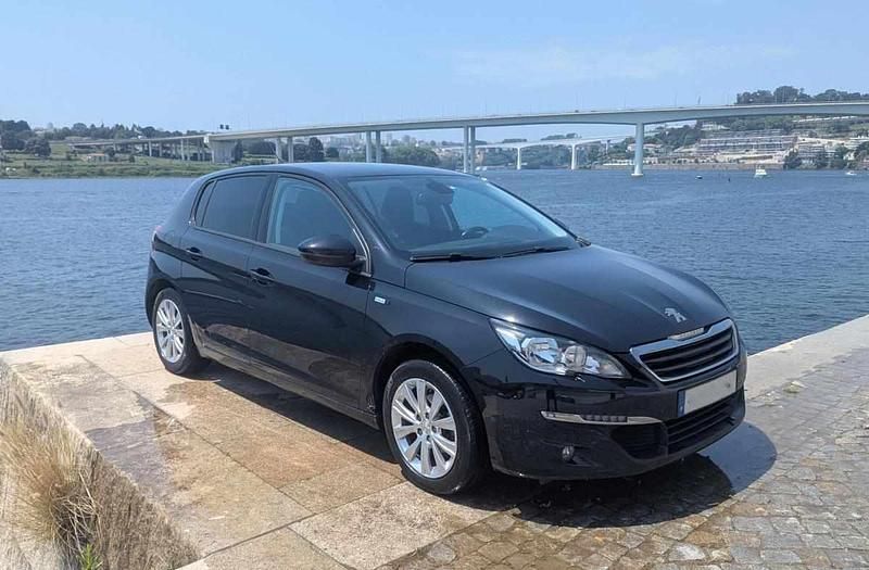 Preto Usado 2015 Peugeot 308 Citadino | € 9.200 (Preço justo) - Imagem 1/4