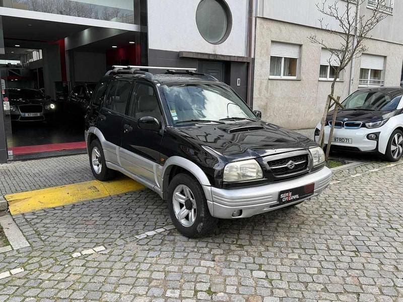 Usado Suzuki Grand Vitara 87 HP (63 kW) 2000 Preto