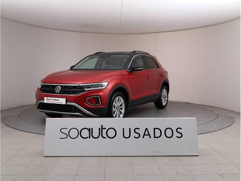 Vermelho escuro metalizado Usado 2024 VW T-Roc Life SUV | € 29.590 (Preço justo) - Imagem 1/4