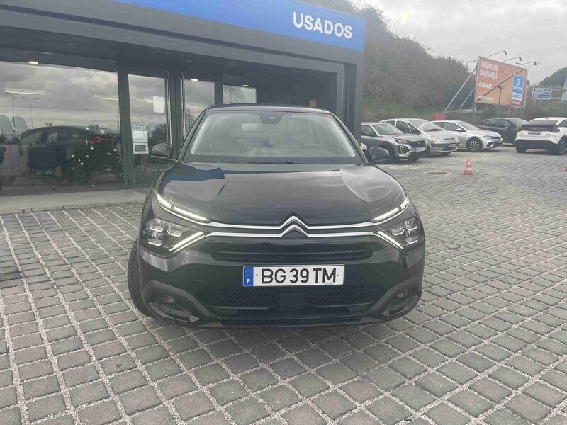 Preto Usado 2024 Citroën C4 PureTech Sedan | € 22.990 (Preço justo) - Imagem 1/4