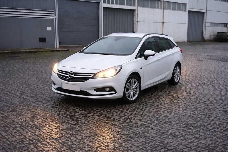 Usado Opel Astra 105 HP (77 kW) 2017 Sedan