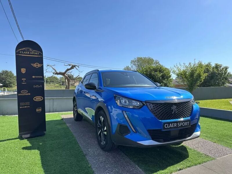 Azul Usado 2023 Peugeot 2008 Active SUV | € 17.900 (Preço justo) - Imagem 1/4