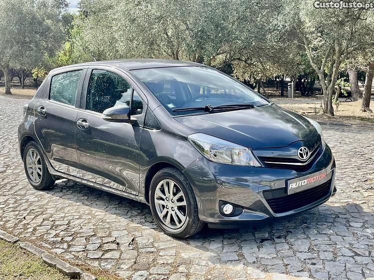 Cinza Usado 2014 Toyota Yaris | € 11.250 (Preço justo) - Imagem 1/1