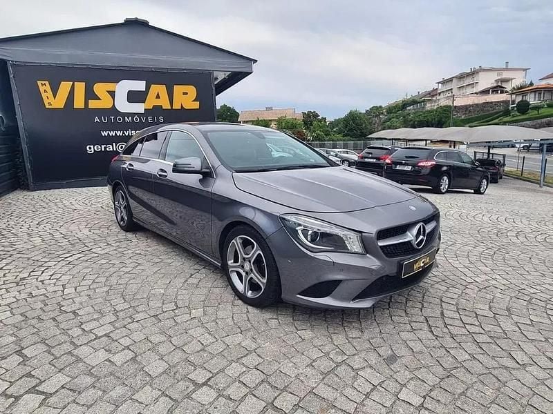 Usado Mercedes CLA200 Urban 136 HP (100 kW) 2015 Cinza antracite Carrinha