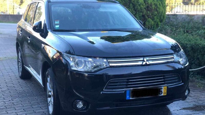 Preto Usado 2014 Mitsubishi Outlander P-HEV SUV | € 16.900 - Imagem 1/4