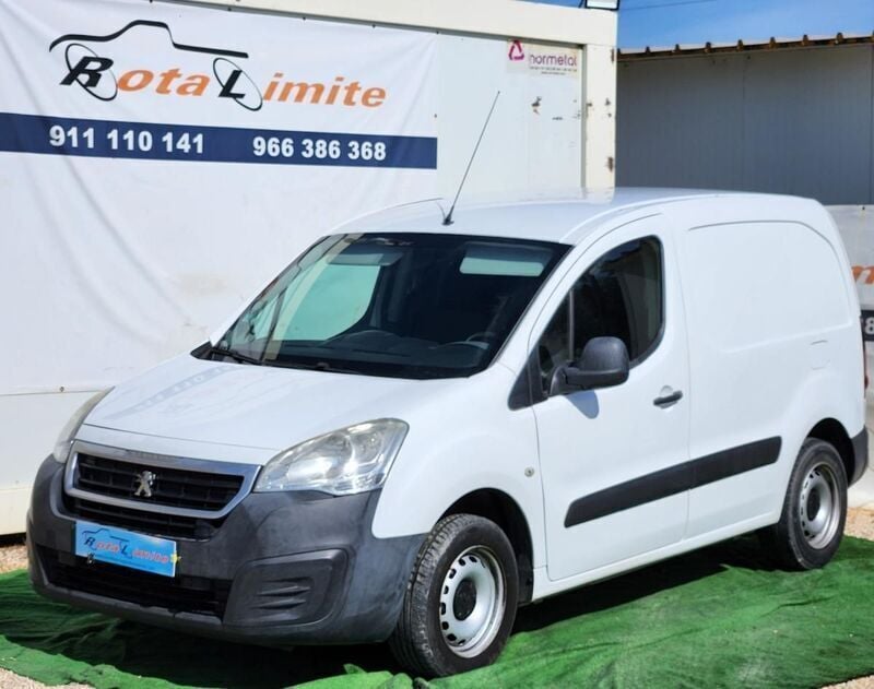 Branco Usado 2017 Peugeot Partner Van | € 12.900 (Caro) - Imagem 1/4