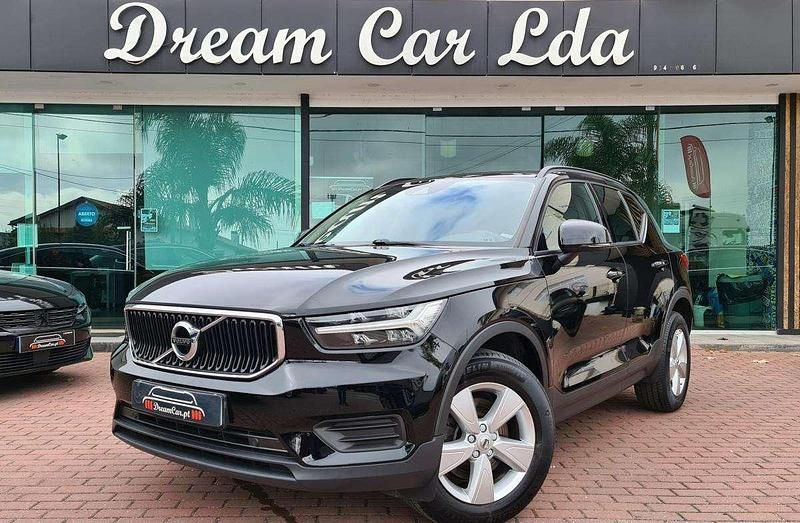 Usado Volvo XC40 Momentum 129 HP (94 kW) 2021 Preto SUV