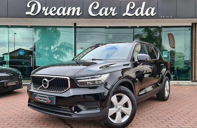 Preto Usado 2021 Volvo XC40 Momentum SUV | € 24.850 (Preço justo) - Imagem 1/4