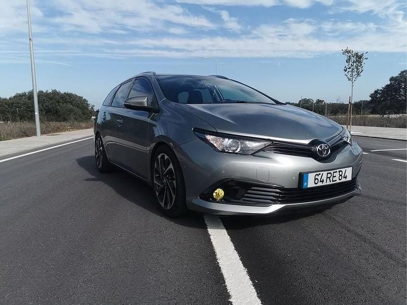Usado 2016 Toyota Auris Sedan | € 12.000 - Imagem 1/4