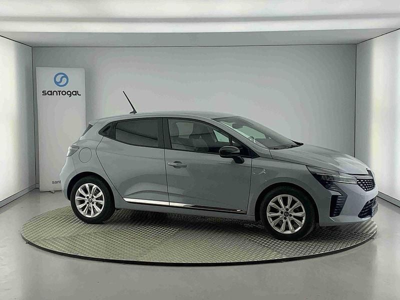 Cinzento Usado 2023 Renault Clio V Evolution | € 17.430 (Preço justo) - Imagem 1/2