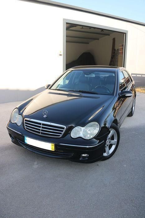 Usado 2006 Mercedes C220 Avantgarde Sedan | € 7.300 (Preço justo) - Imagem 1/4