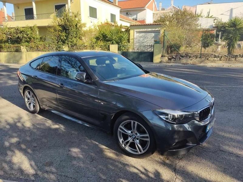 Cinzento Usado 2017 BMW 320 Citadino | € 24.000 (Preço justo) - Imagem 1/4
