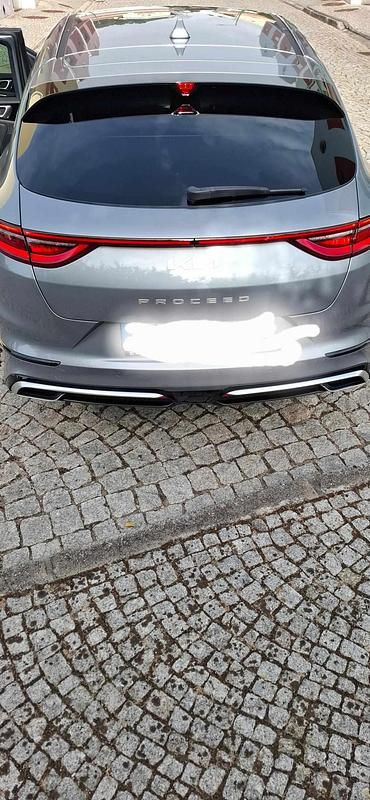 Cinzento Usado 2023 Kia Ceed Carrinha | € 29.500 - Imagem 1/4