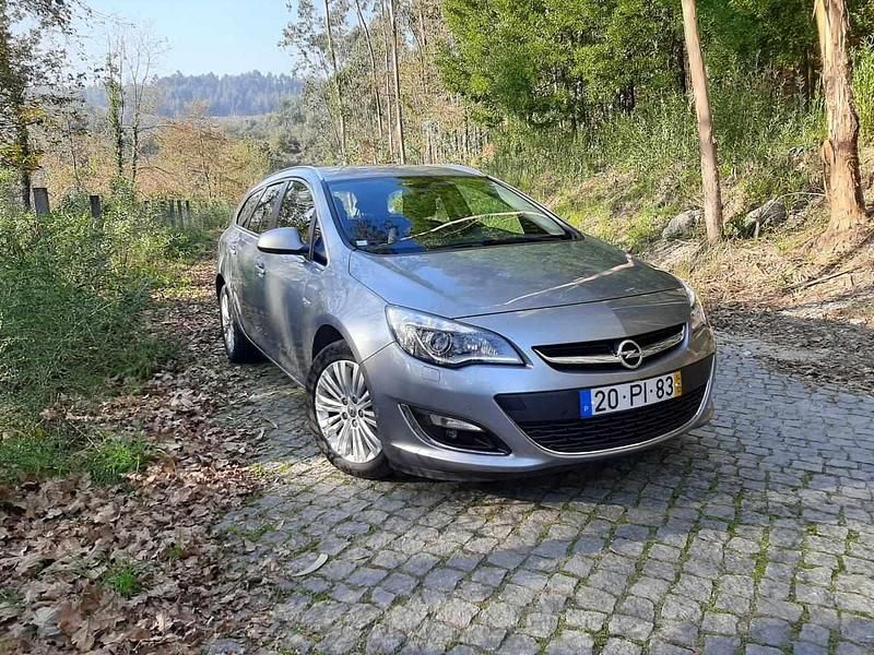 Cinzento Usado 2014 Opel Astra Carrinha | € 8.000 (Preço justo) - Imagem 1/4