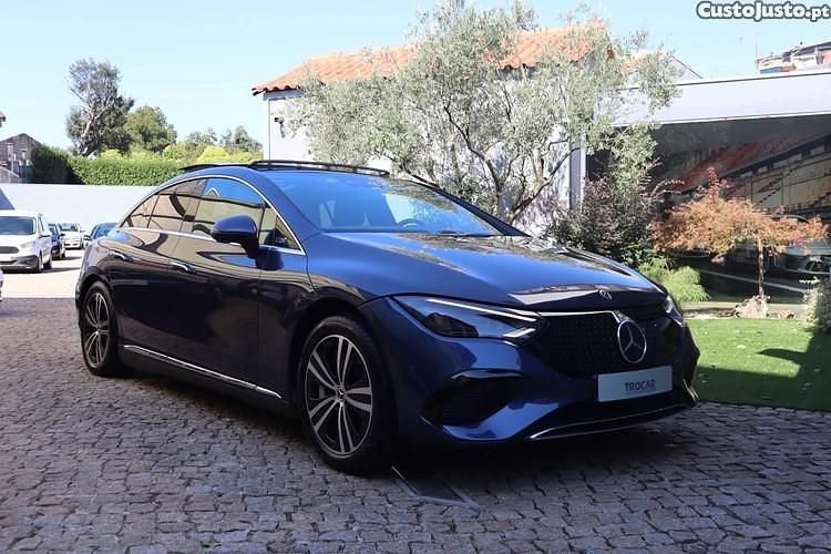 Azul Usado 2024 Mercedes 300 Electric Art Sedan | € 55.950 - Imagem 1/1