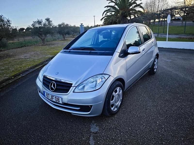 Cinzento Usado 2010 Mercedes A160 Citadino | € 6.250 (Preço justo) - Imagem 1/4