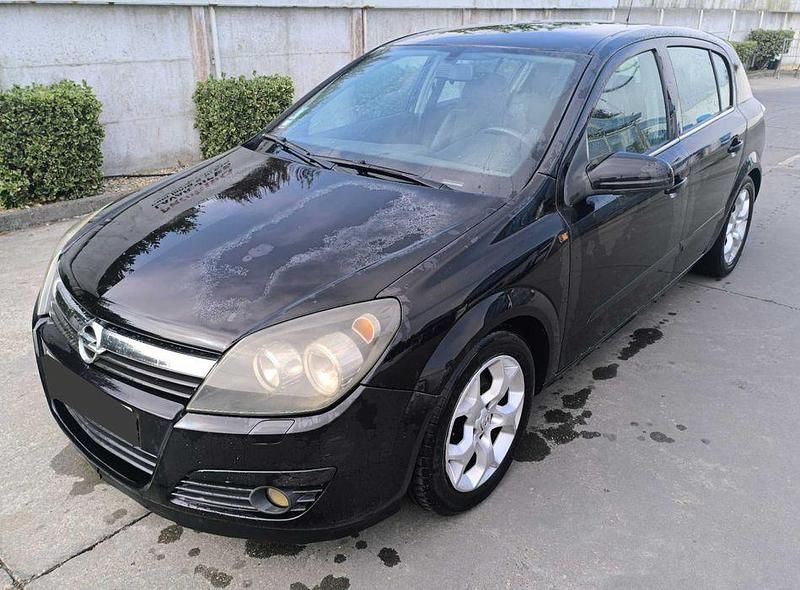 Usado 2005 Opel Astra Sedan | € 2.500 - Imagem 1/4