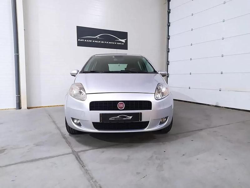 Usado Fiat Grande Punto Dynamic 75 HP (55 kW) 2010 Cinza Citadino