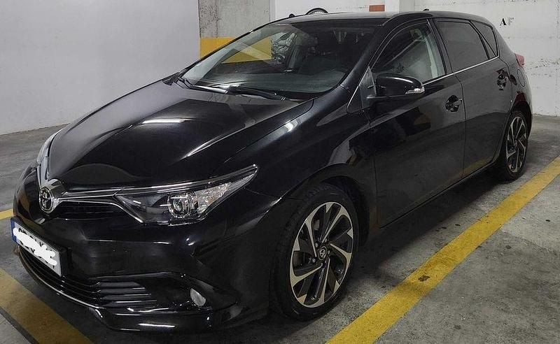 Usado 2016 Toyota Auris Comfort Sedan | € 13.000 - Imagem 1/4